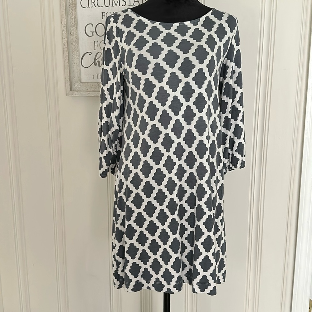 HourGlass Lilly Gray and White Patterned Dress MEDIUM 3/4 sleeve